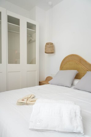 2 عدّة غرف نوم ومكواة/لوح كي وواي فاي مجانًا وملاءات أسرّة