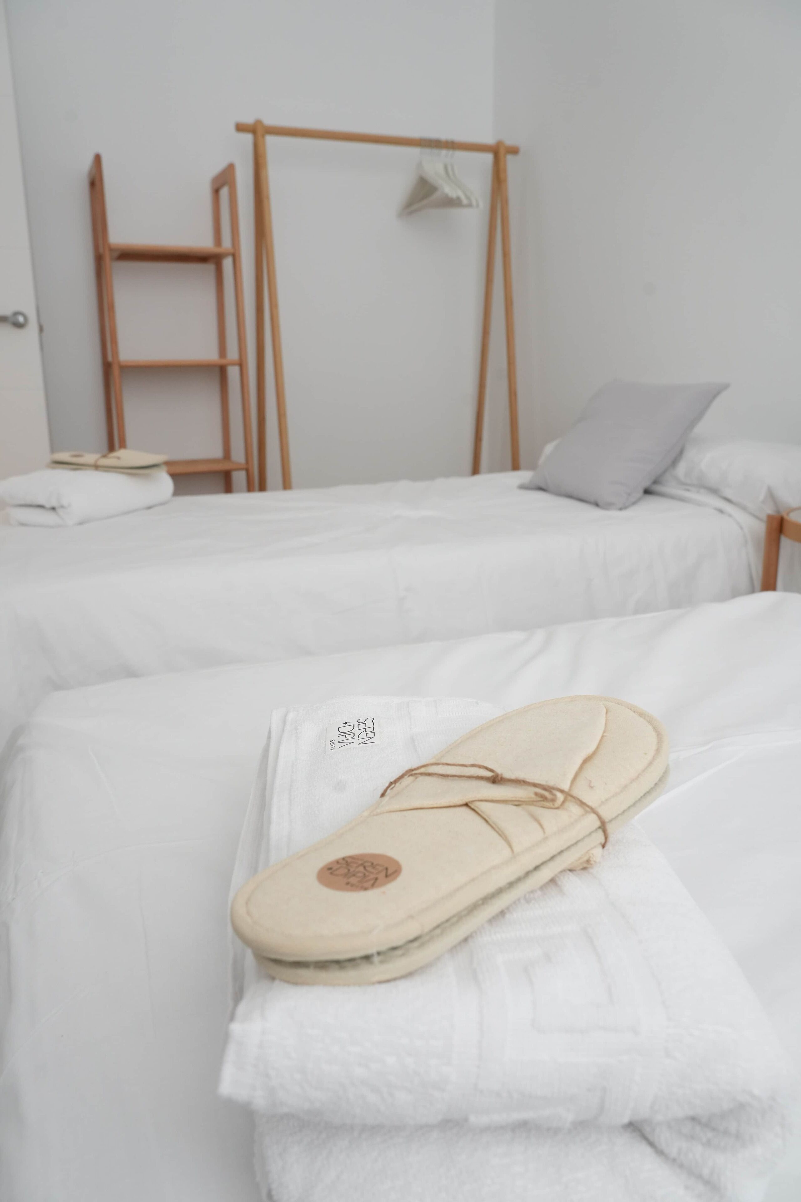 2 habitaciones, tabla de planchar con plancha y wifi gratis 