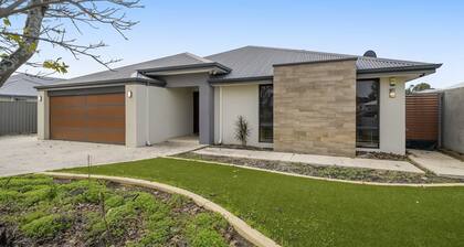 Spacious 4-Bed House with Outdoor Area