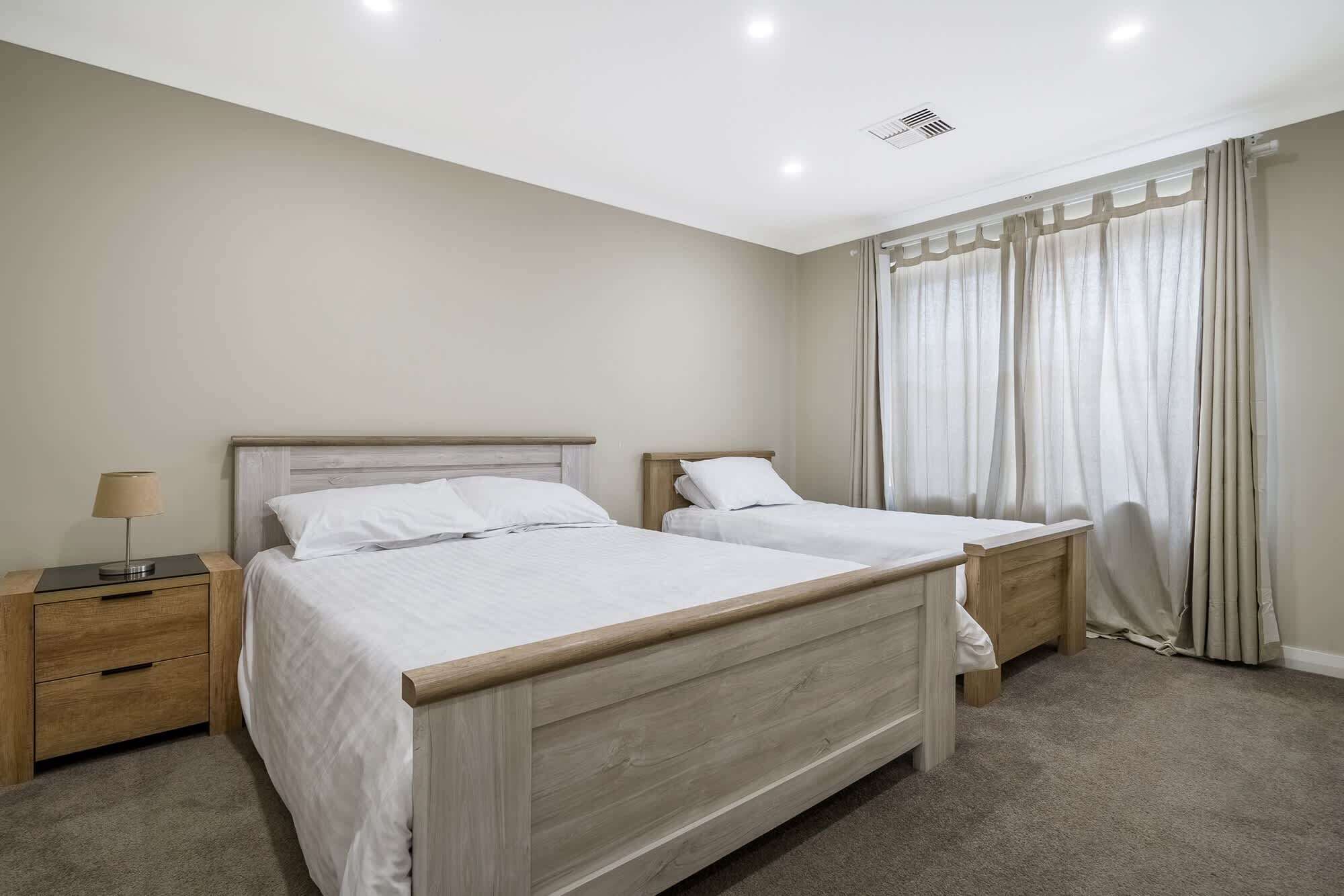 5 bedrooms, desk, iron/ironing board, WiFi