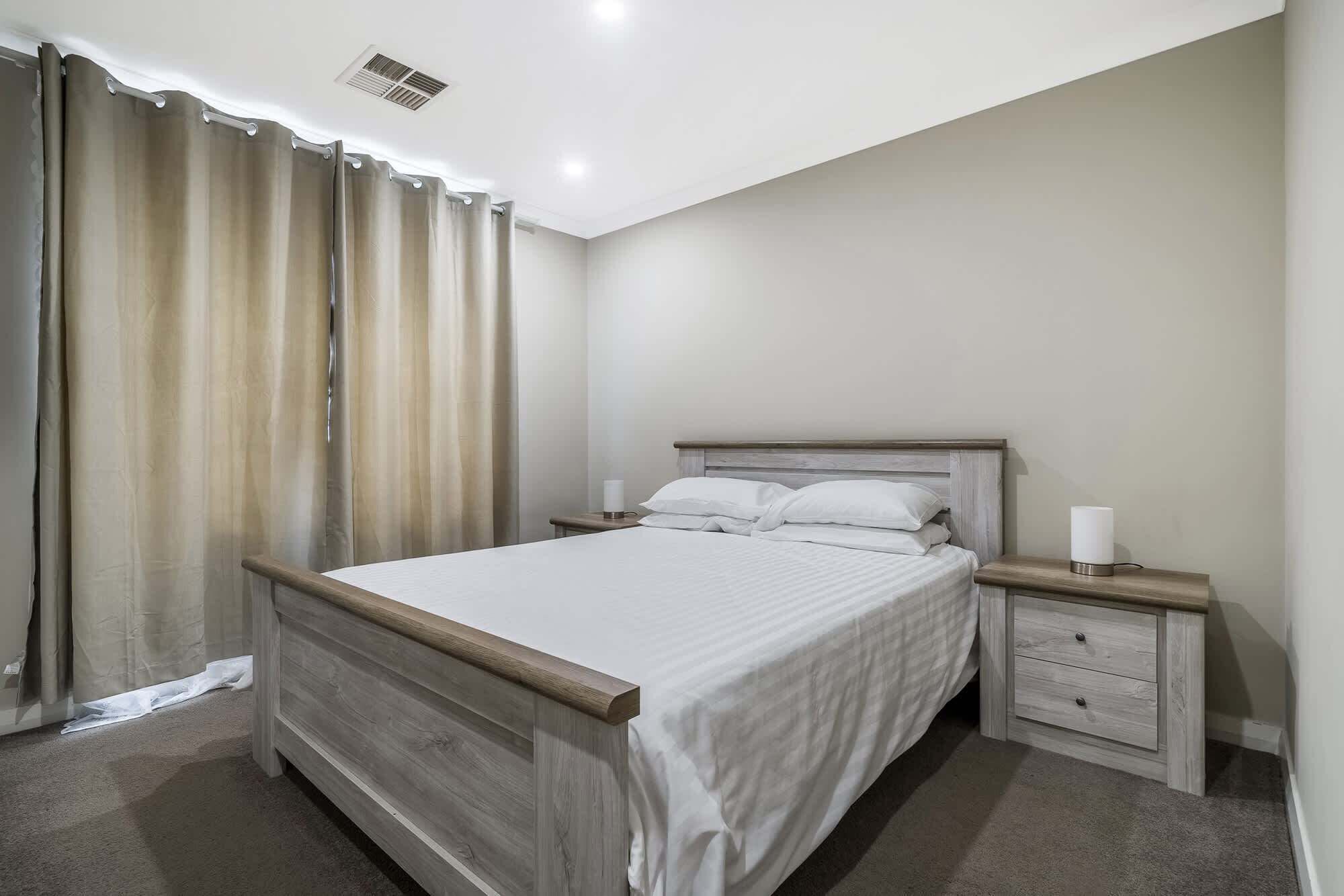 4 bedrooms, desk, iron/ironing board, WiFi