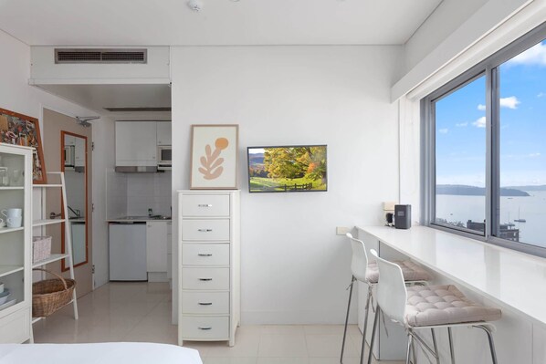 Iron/ironing board, WiFi, bed sheets