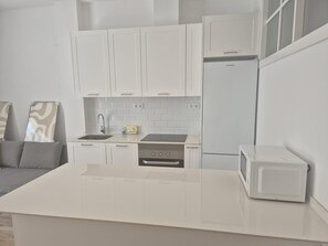 Køleskab, mikrobølgeovn, ovn, opvaskemaskine