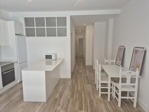Køleskab, mikrobølgeovn, ovn, opvaskemaskine