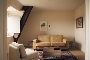 Minibar, caja de seguridad en la habitación y muebles diferentes 