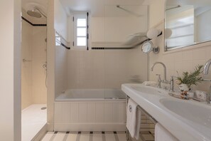 Suite Junior | Salle de bain | Chaussons