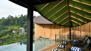 Outdoor pool, pool loungers
