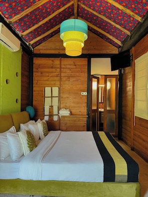 Deluxe Room | In-room safe, desk, laptop workspace, blackout drapes