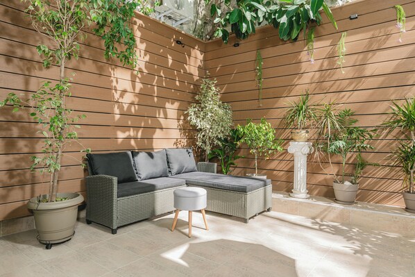 Studiolejlighed - 1 dobbeltseng - tekøkken | Terrasse/gårdhave
