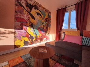 TV - Romantic Suite Bretagne Sud Balneo, Games&Cinema (Plouay)