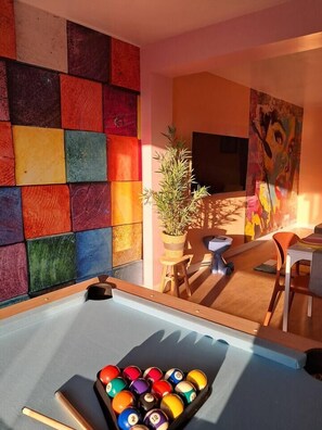 Game room - Romantic Suite Bretagne Sud Balneo, Games&Cinema (Plouay)