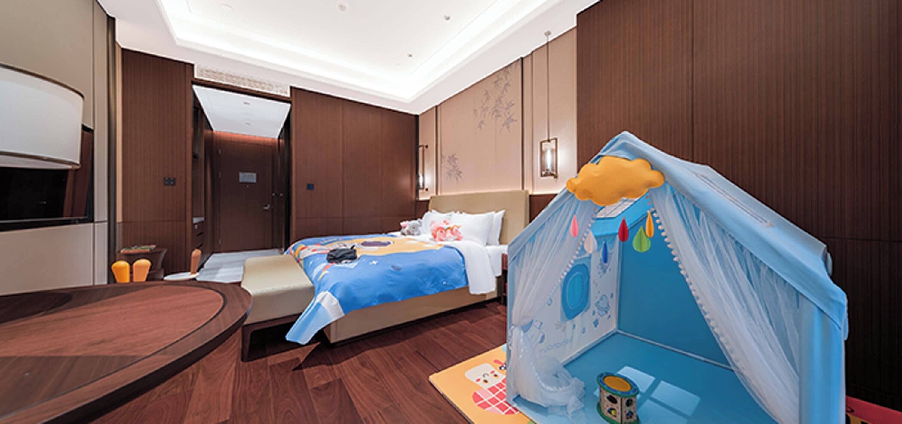 Design Double Room, Garden View | Desk, laptop workspace, blackout drapes, soundproofing