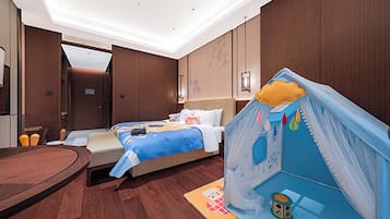 Design Double Room, Garden View | Desk, laptop workspace, blackout drapes, soundproofing