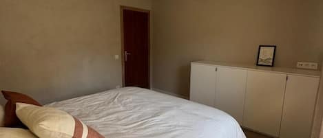 2 bedrooms, WiFi, wheelchair access