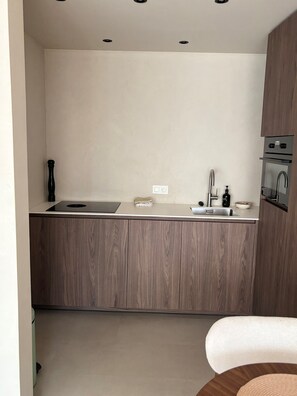 Micro-ondes, four, plaque de cuisson, lave-vaisselle