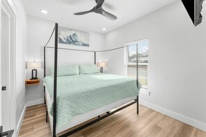 4 bedrooms, iron/ironing board, Internet, bed sheets