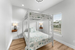 4 Schlafzimmer, Bügeleisen/Bügelbrett, Internetzugang, Bettwäsche