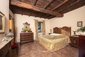Villa, 3 chambres | Coffres-forts dans les chambres, bureau