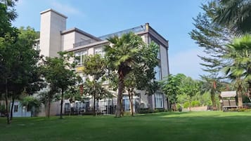 舒適雙人房, 山景 | 書桌、手提電腦工作空間、遮光窗簾/窗簾、免費 Wi-Fi