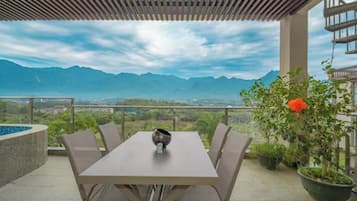 Premier Twin Room, Hill View