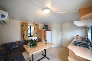 Mobile Home | Tempat makan
