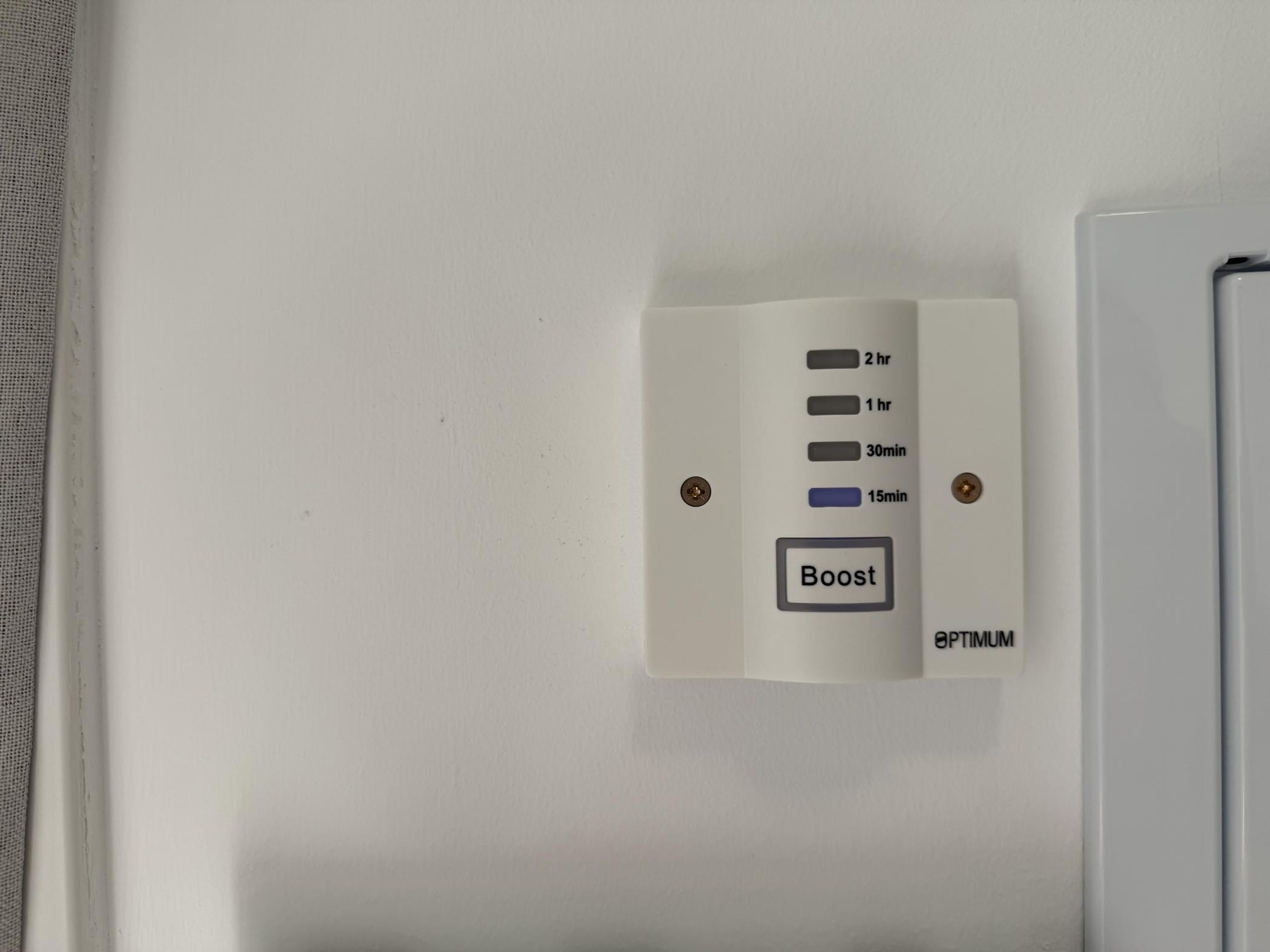 Termostato com configurações de tempo e um botão 'Boost'.
