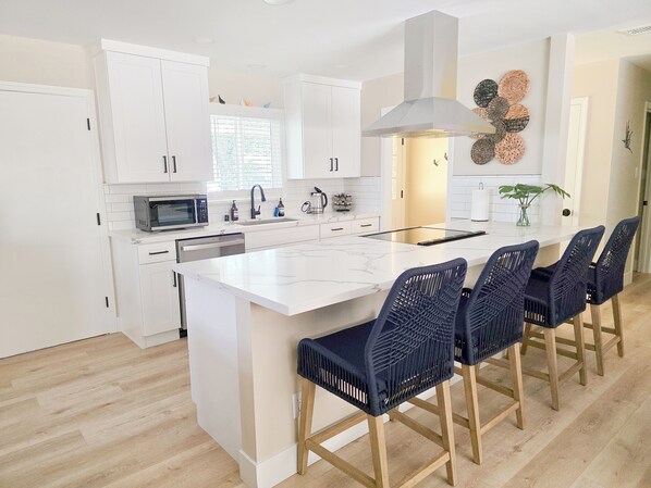 Fridge, microwave, oven, stovetop - Welcome Home! King beds, Peaceful, Nice yard, Playground, and Arcades. (Citrus Heights)