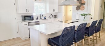 Welcome Home! King beds, Peaceful, Nice yard, Playground, and Arcades.