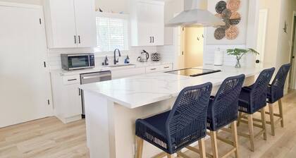 Welcome Home! King beds, Peaceful, Nice yard, Playground, and Arcades.