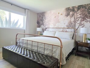 3 habitaciones, tabla de planchar con plancha, wifi y ropa de cama