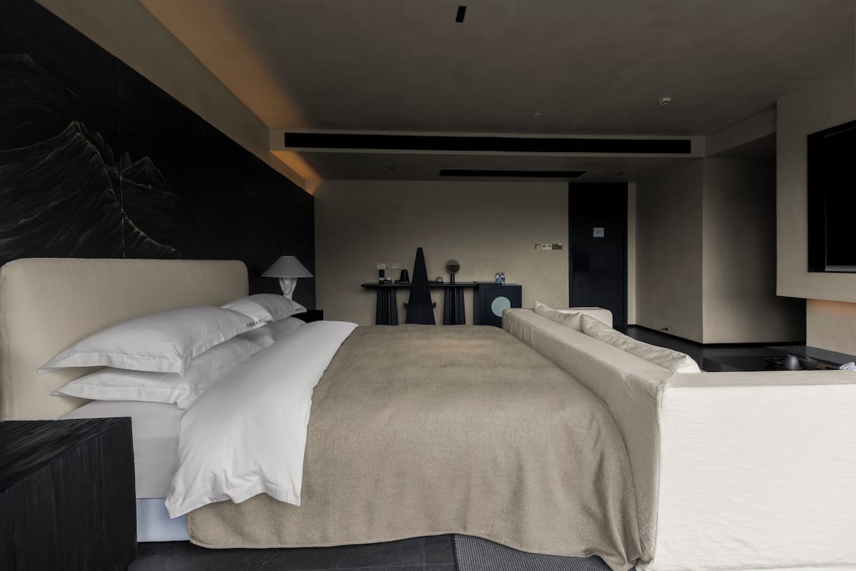 Luxury Suite, Hill View