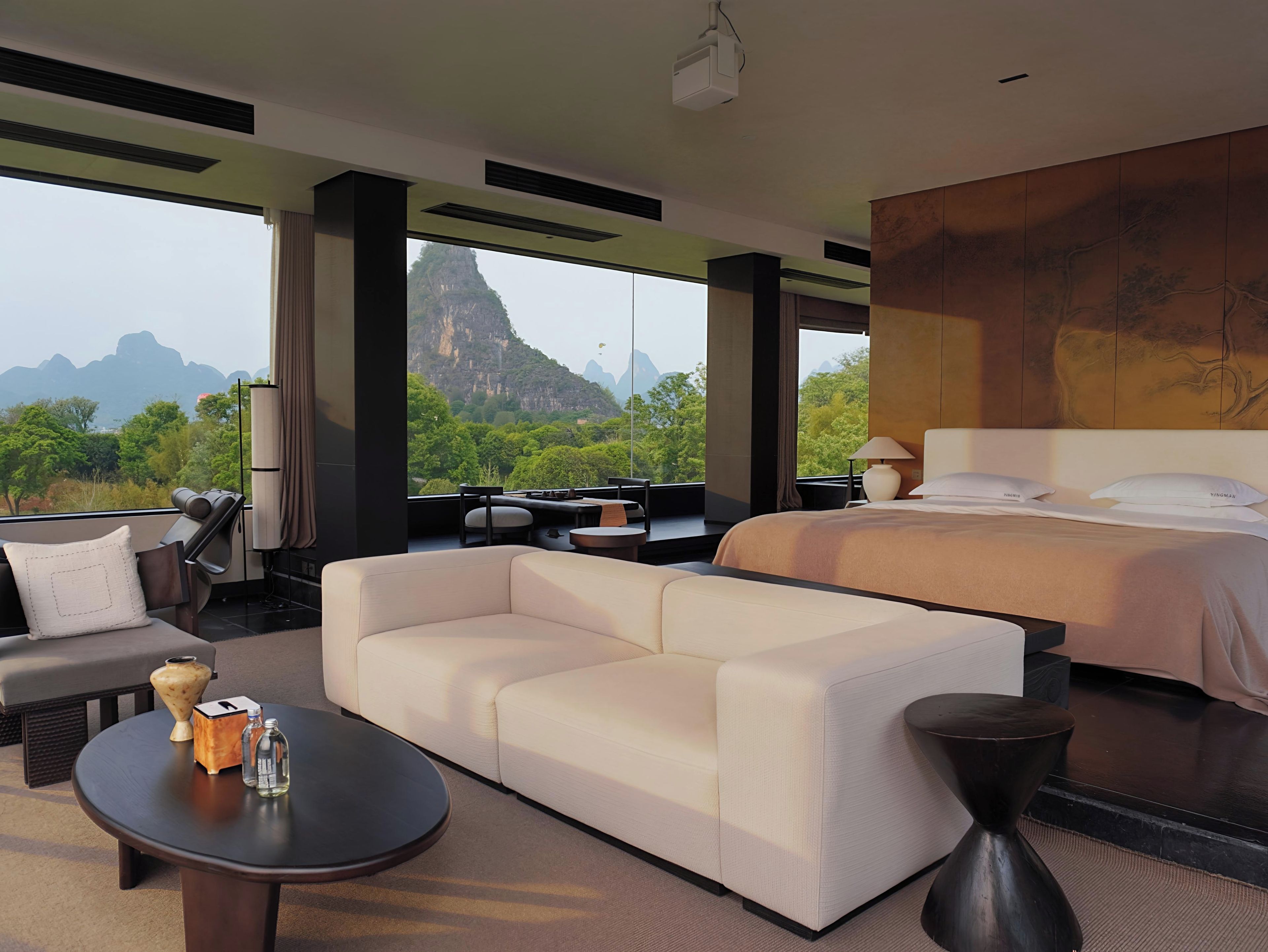 Panoramic Suite, Hill View