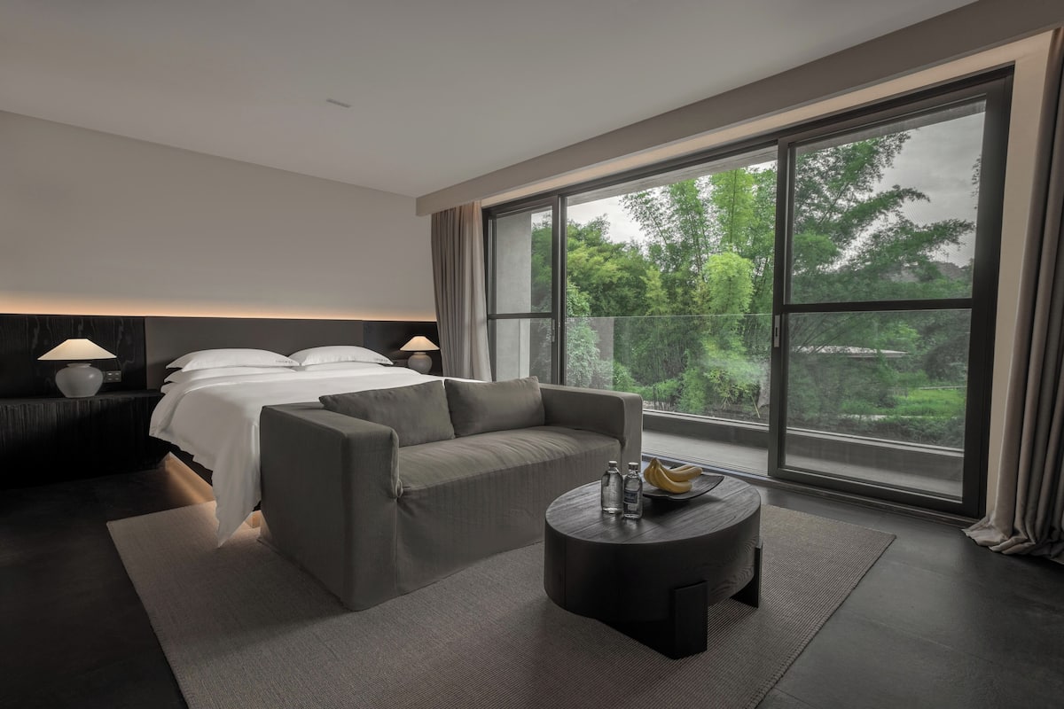 Classic Room, Hill View