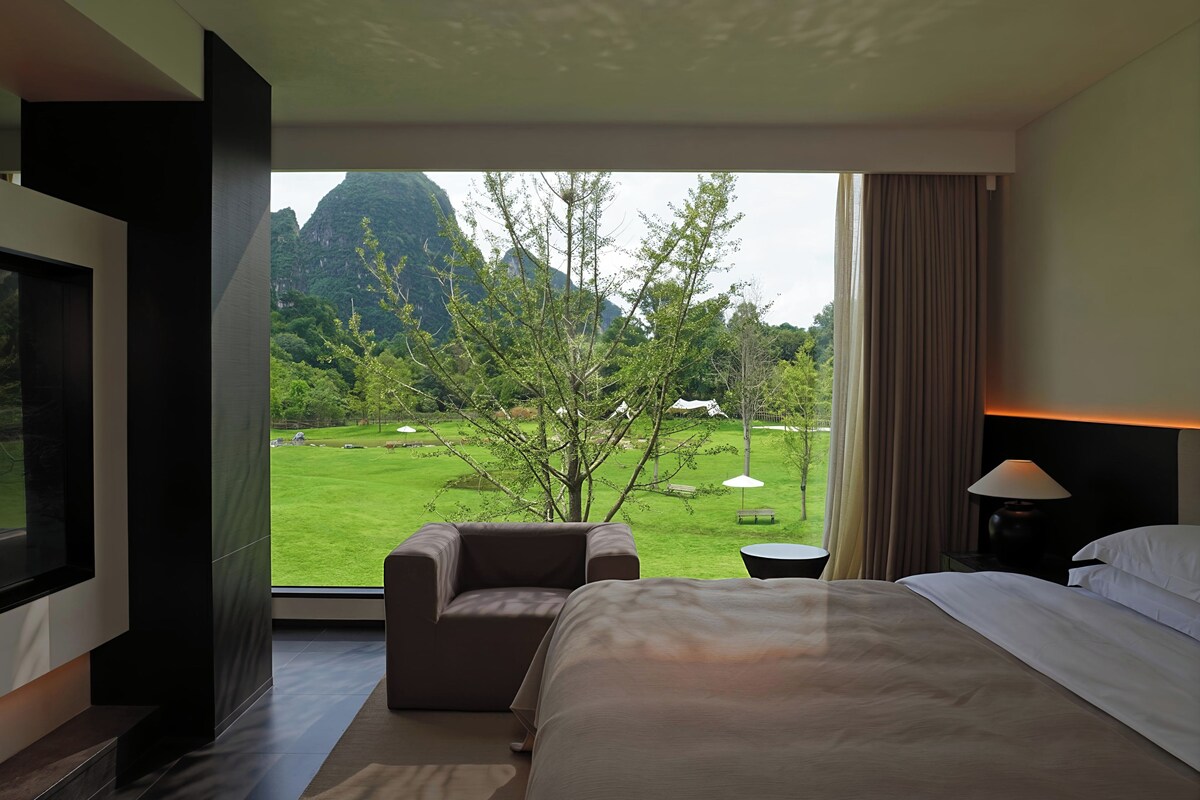 Comfort Double Room, Hill View | Desk, laptop workspace, blackout drapes, soundproofing