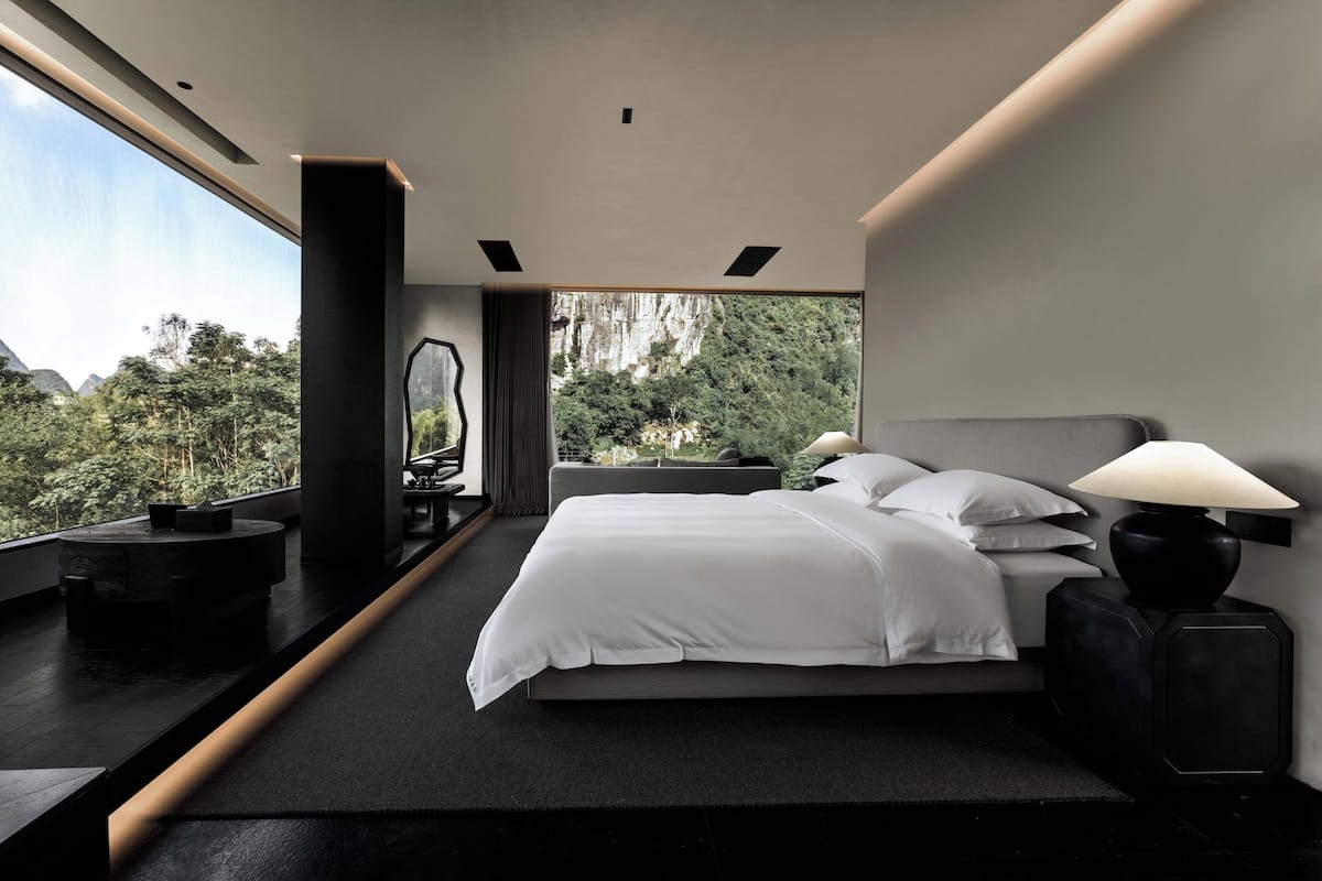 Senior Suite, Hill View