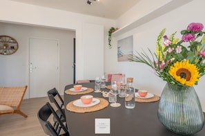 Dining - The Corner Floor, front row sea view and parking (Oostende)