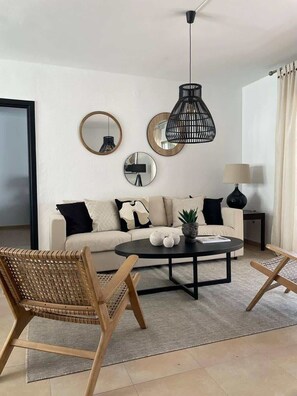 TV - Relax in Marbella: Garden Club 44 Apartment with Balcony & Pool Access (Marbella)