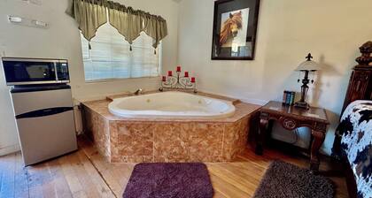 Kaweah River Jacuzzi Room Studio