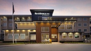 A modern hotel entrance with a prominent sign for 'Residence Inn by Marriott'. - Residence Inn by Marriott Battle Creek (Battle Creek)