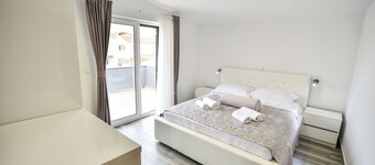 Seaside Oasis on Island Vir with Private Pool and Ocean Views