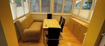 Very bright top-floor apartment with 2 bedrooms