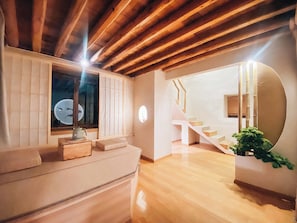 Kamar Double Deluks | Didekorasi berbeda-beda, tirai kedap cahaya, dan setrika/meja setrika