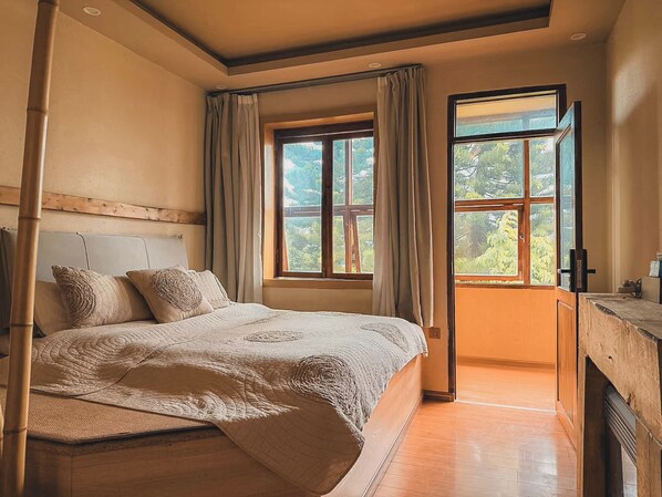 Superior Double Room | Individually decorated, blackout drapes, iron/ironing board, free WiFi - Dali windgrain inn (Dali)