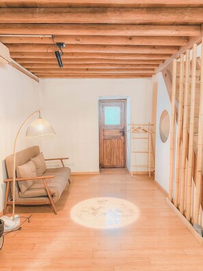 Décoration personnalisée, rideaux occultants, fer et planche à repasser