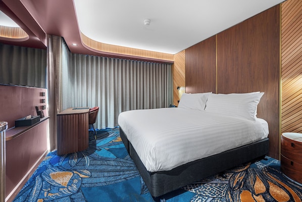 Premium Double Room, 1 King Bed | In-room safe, desk, laptop workspace, blackout drapes