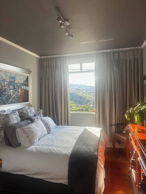 3 soverom, strykejern/-brett, internettilgang og sengetøy