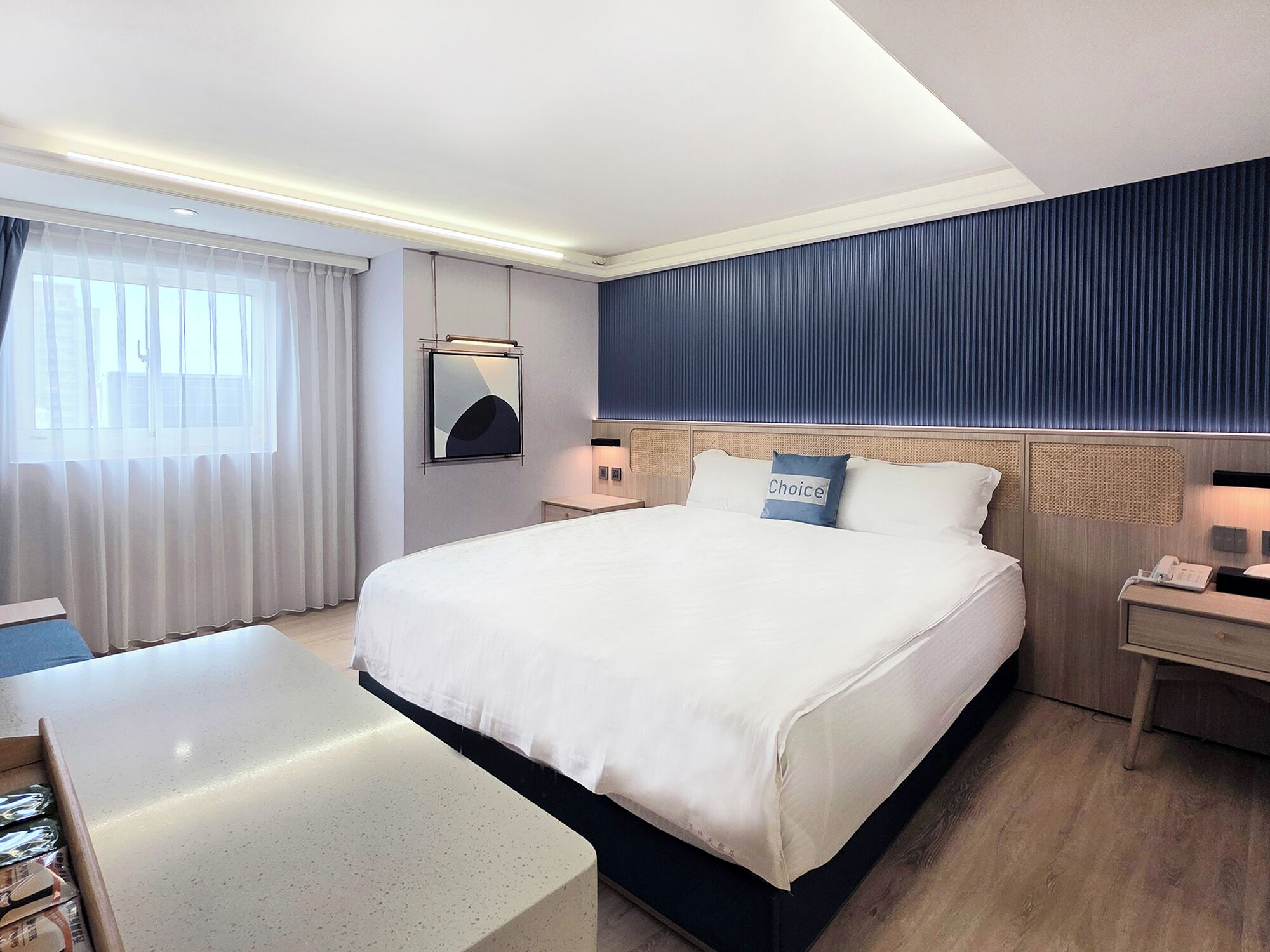 In-room safe, desk, free WiFi