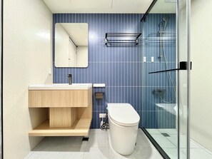 Shower, hair dryer, slippers, towels - Talmud Hotel Choice Chiayi Station (Chiayi City)