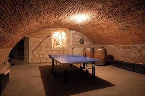 Games room - Château Stay – 1BR/4P with Pool & Park Access (Fajolles)