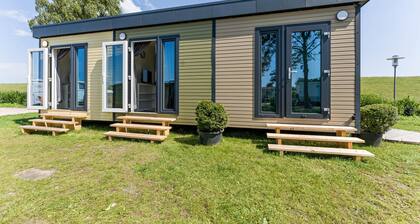 Tiny Home 'Surfbrett 2' with Shared Garden and Wi-Fi